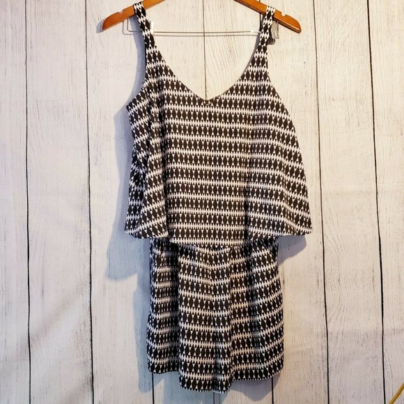 Bisou Bisou Diamond Pattern Romper NWT! Size Small - Picture 7 of 7